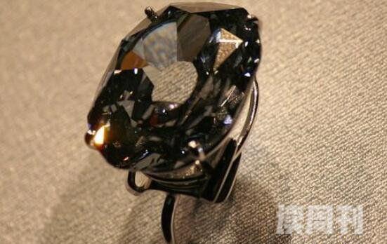 世界上最昂贵的钻戒（以精美的钻石作为镶嵌）(1)