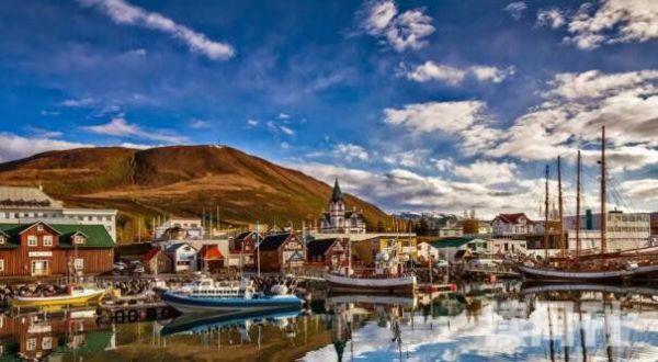 北极圈最美小镇（冰岛胡萨维克镇还有机会见到极光）