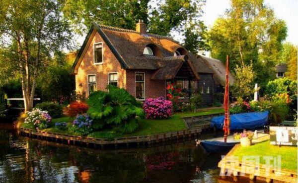 荷兰的水乡羊角村（纯天然的环境没有任何现代的工业所污染的童话小镇）