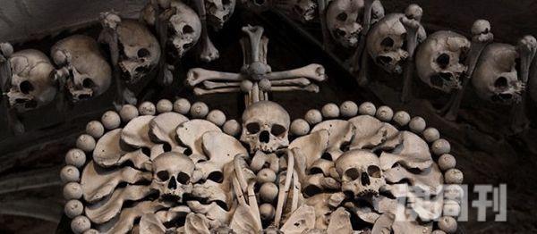 全球最恐怖的十大诡异地方（法国巴黎地下墓穴一共堆放了大约700万具遗骸）(2)