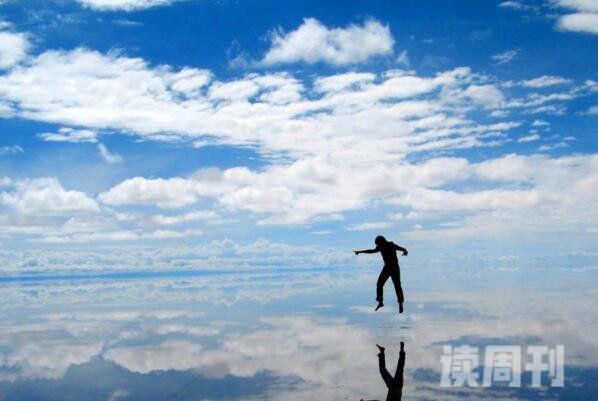 世界上最大的镜子（玻利维亚天空之镜真实照片）
