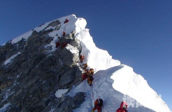 世界上最高的山珠穆朗玛峰图片（整座山峰呈现一种金字塔模式）(3)