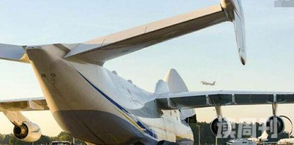 世界上最大的飞机安-225运输机长84米/翼展88米(图片)(4)