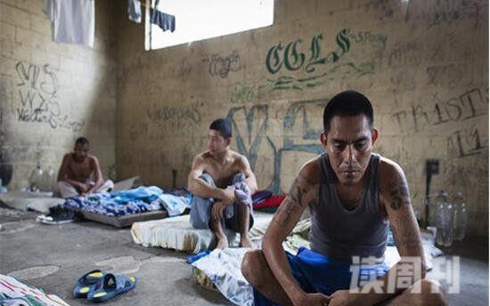 世界上最恐怖的监狱萨尔瓦多监狱每天有凶杀/罪犯做主地盘(3)