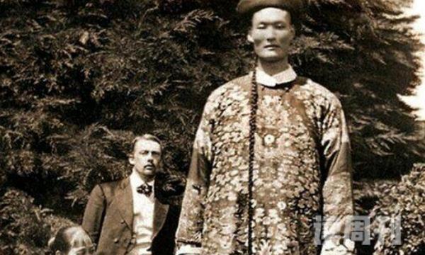 世界上最高的人排行第一诞生于清朝-唯一超过三米的人(1)