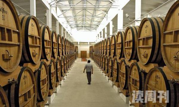 世界上最大的地下酒窖摩尔多瓦能储存两百万瓶葡萄酒(3)
