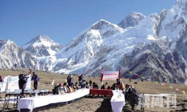 世界上最高的内阁会议24位尼泊尔人顶着狂风呼吁环保(4)