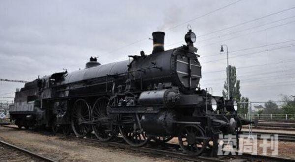 俄罗斯惊现幽灵火车（这辆火车可以无视常规物理定律）(2)