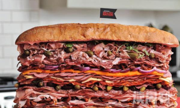 世界上最大的三明治（一个人几乎完全没法抱起来）(3)