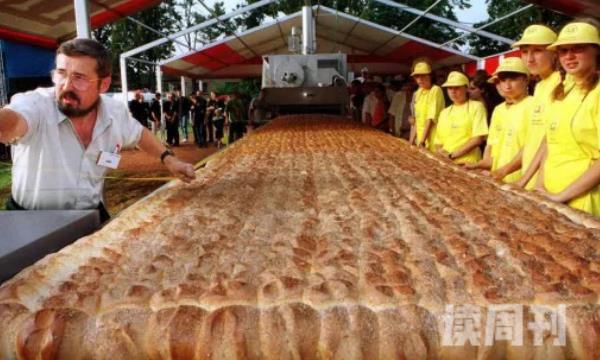世界上最大的面包（召集了整整三百多位面包师）