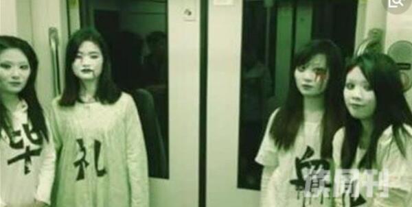 高颜值女僵尸（上海一地铁上出现了4个僵尸装扮的女人）(1)
