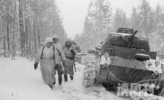 1942芬兰怪物图苏军被吃得只剩下人皮和残缺尸体(4)