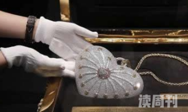 世界上最贵的手包（由18k纯金打造镶嵌4500多颗钻石）