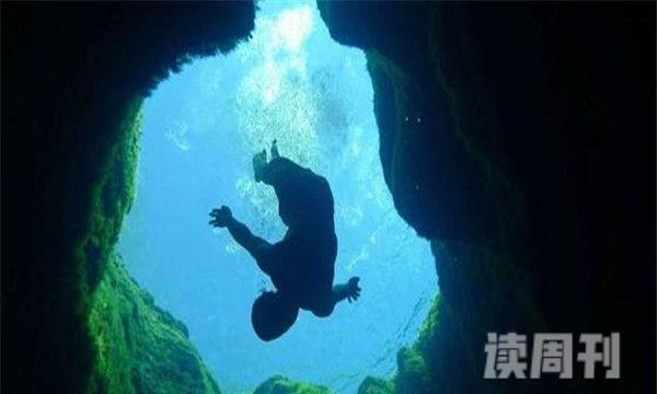 世界上最深的水潭有多深（深度超过13米很是恐怖）(3)
