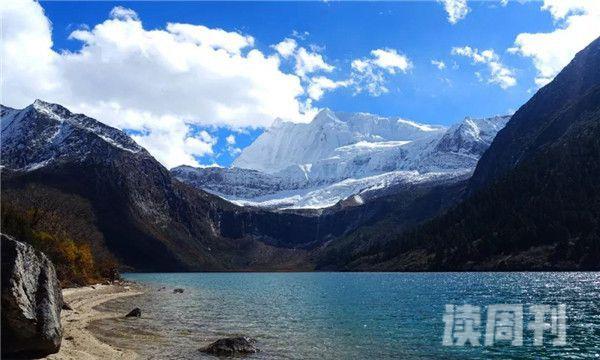 世界第五高峰（马卡鲁峰常年容易发生雪崩的现象）