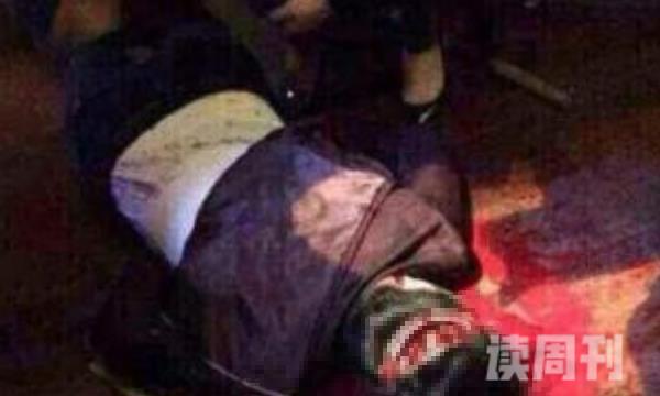 上海南汇酒吧打架事件始末（有人手持大砍刀疯狂斗殴和追逐）(3)